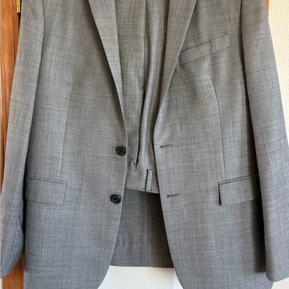Egara Light Gray Two-Button Suit Jacket - image 11